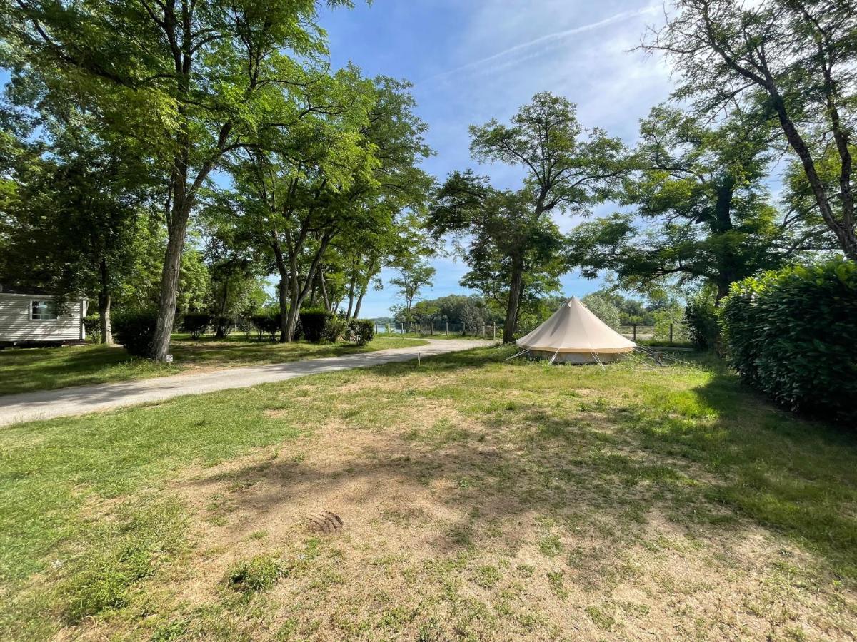 Camping Les Portes De Sancerre 圣萨蒂尔 外观 照片