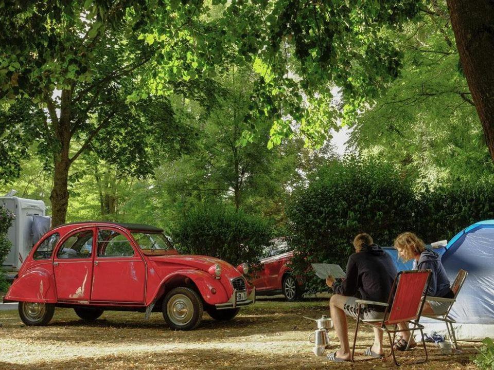 Camping Les Portes De Sancerre 圣萨蒂尔 外观 照片