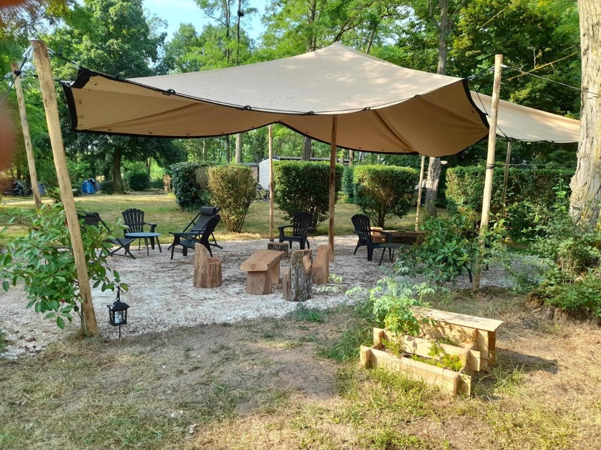 Camping Les Portes De Sancerre 圣萨蒂尔 外观 照片