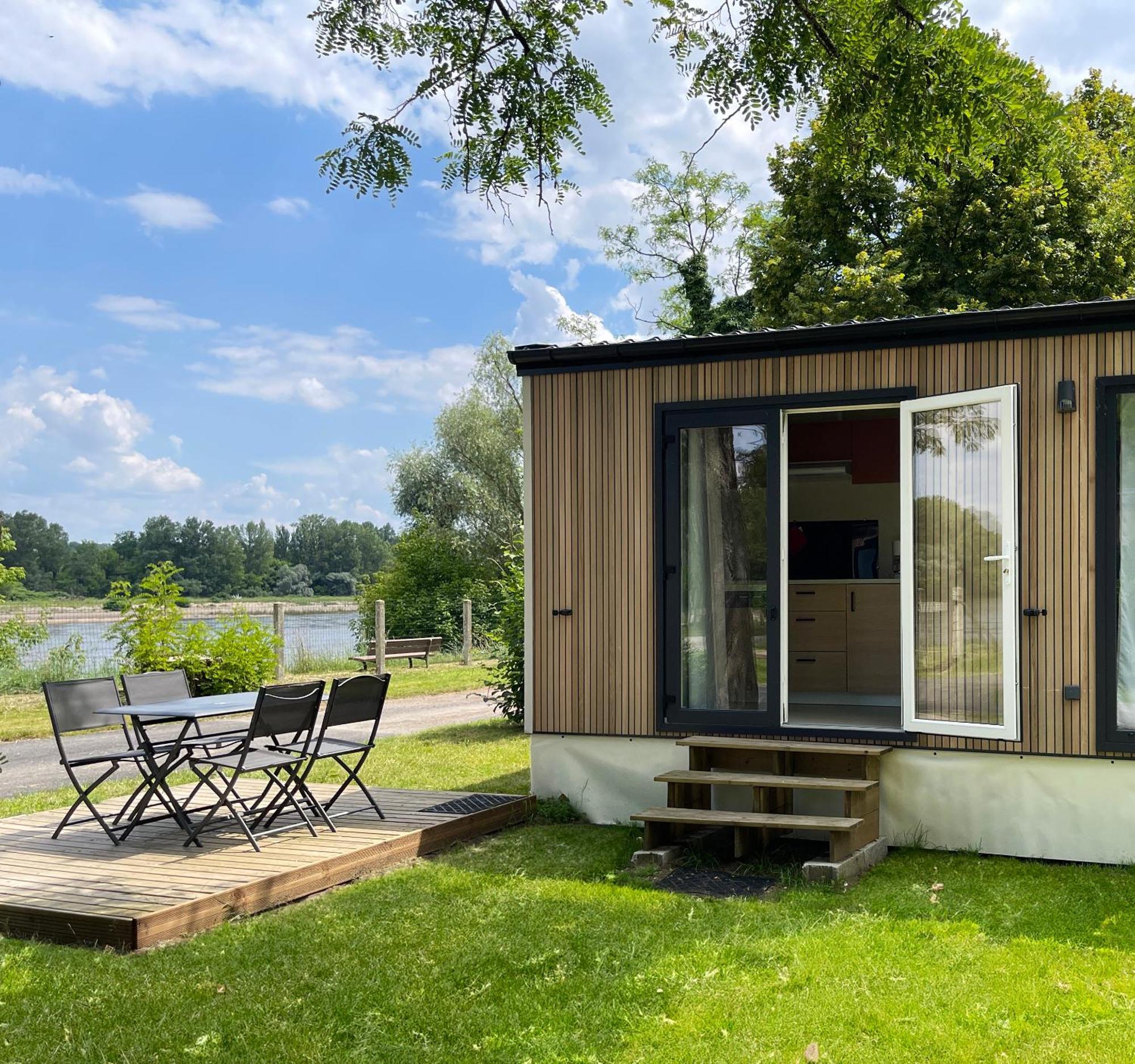 Camping Les Portes De Sancerre 圣萨蒂尔 外观 照片