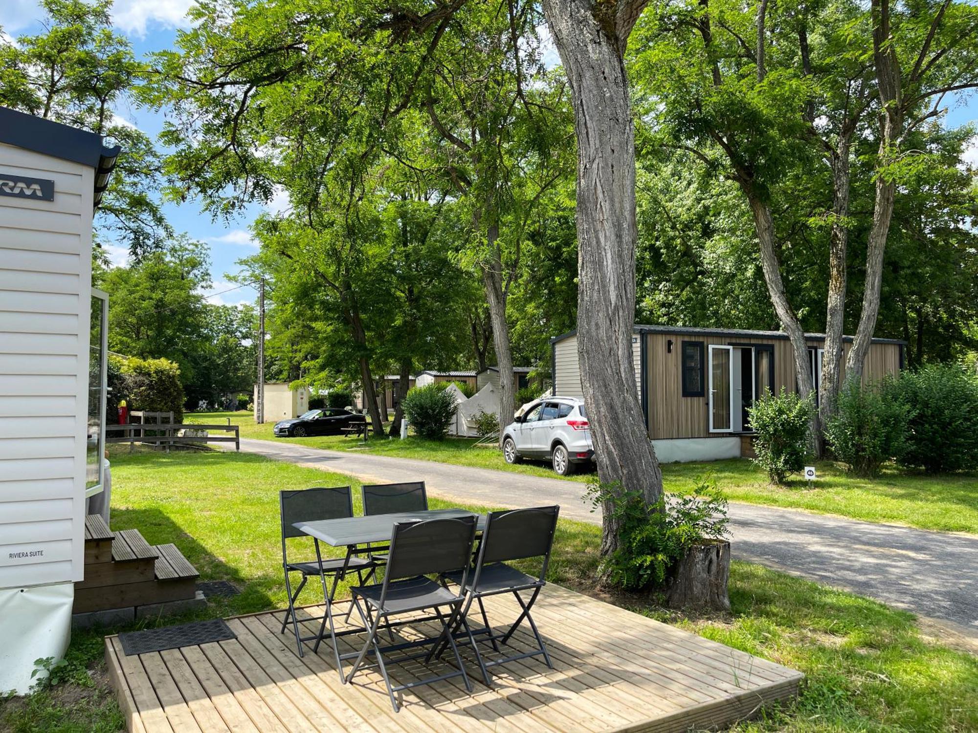 Camping Les Portes De Sancerre 圣萨蒂尔 外观 照片
